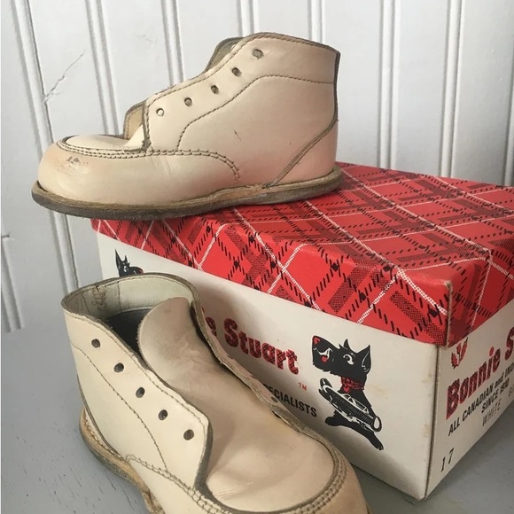 Vintage Bonnie Stuart Baby shoes with box - Picture 6 of 6